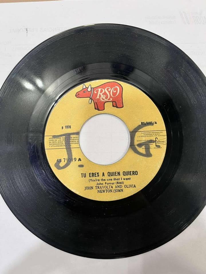 JOHN TRAVOLTA Y OLIVIA NEWTON JOHN - TU ERES A QUIEN QUIERO/SOLOS EN EL CINE AL AIRE LIBRE 45RPM