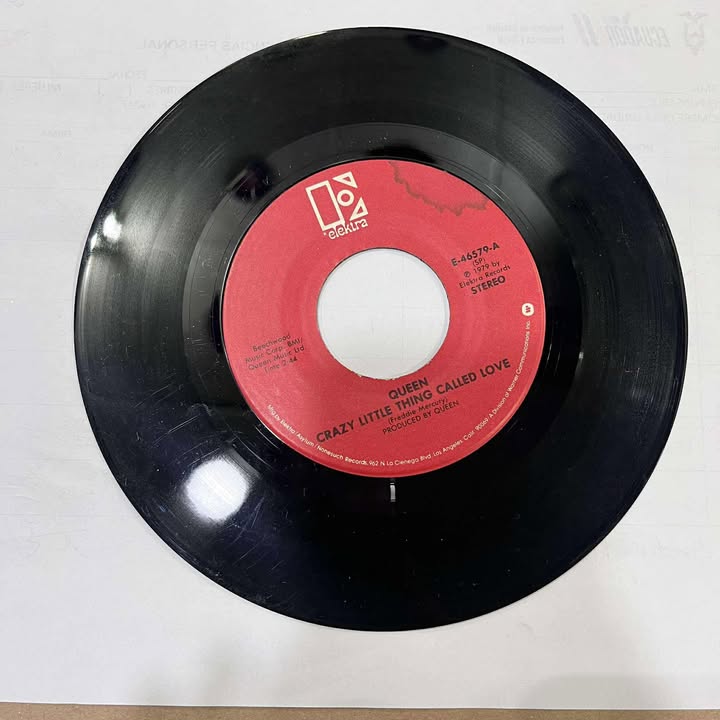 QUEEN - SPREAD YOUR WINGS/CRAZY LITLE THING CALLED LOVE 45RPM