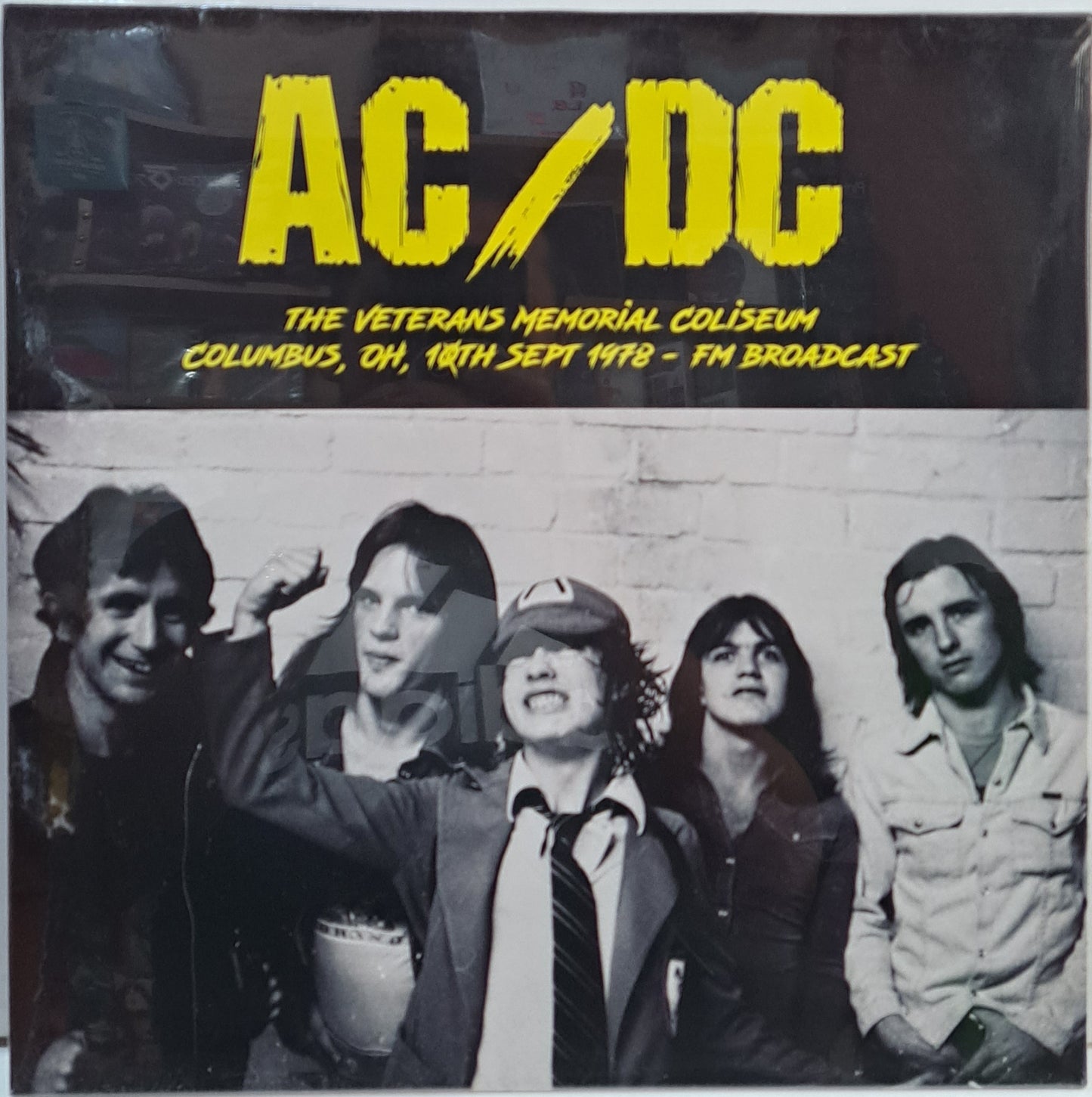 AC/DC - THE VETERANS MEMORIAL  LP