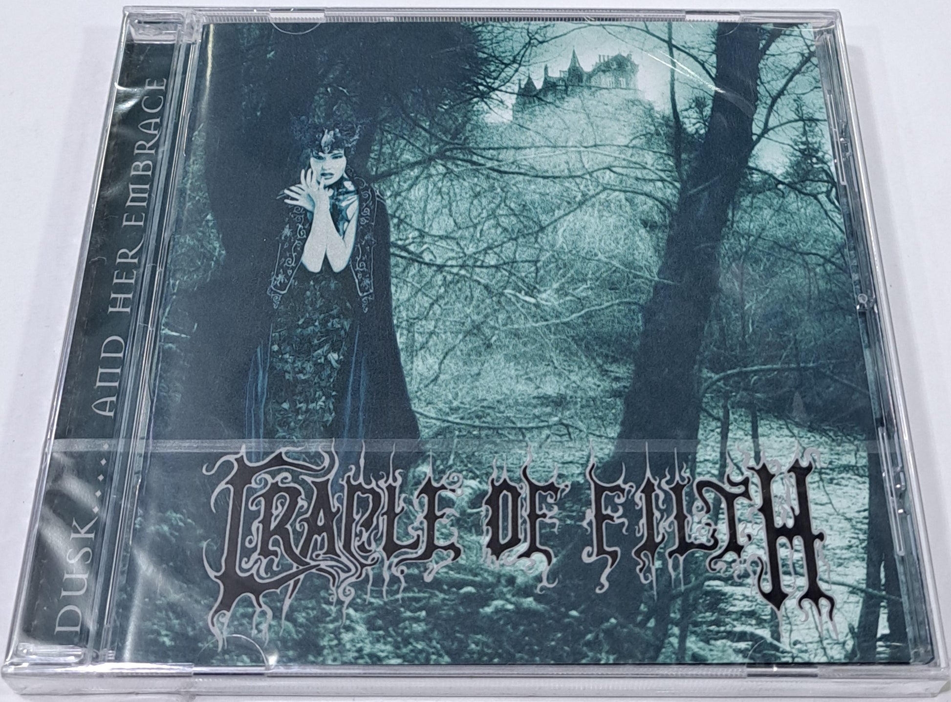 CRADLE OF FILTH - DUSK AND HER EMBRACE CD – Circulo Musical