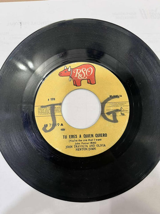 JOHN TRAVOLTA Y OLIVIA NEWTON JOHN - TU ERES A QUIEN QUIERO/SOLOS EN EL CINE AL AIRE LIBRE 45RPM