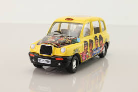 THE BEATLES - SGT PEPERS CARRO